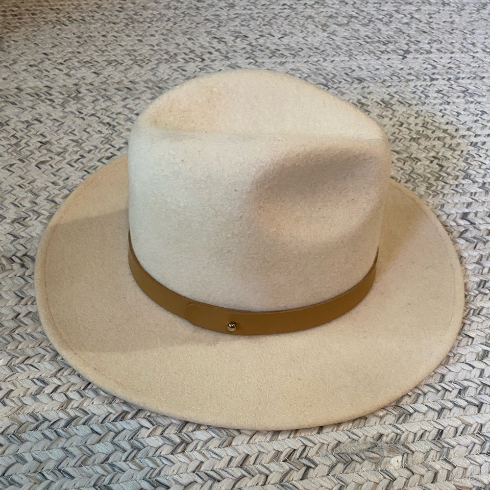 Lack of color Hat The Fader